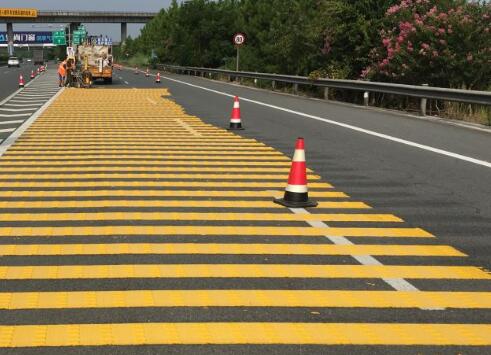 蘇州道路劃線廠家解讀振蕩標(biāo)線與道路標(biāo)線的區(qū)別在哪？