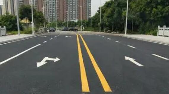 道路交通標線寬度的具體尺寸是多少厘米？